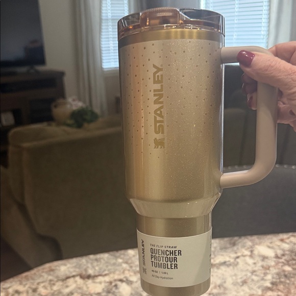 Stanley Cheers & Cheer Metallic Gold Quencher Tumbler 🧡🆕🌟 - Picture 6 of 6